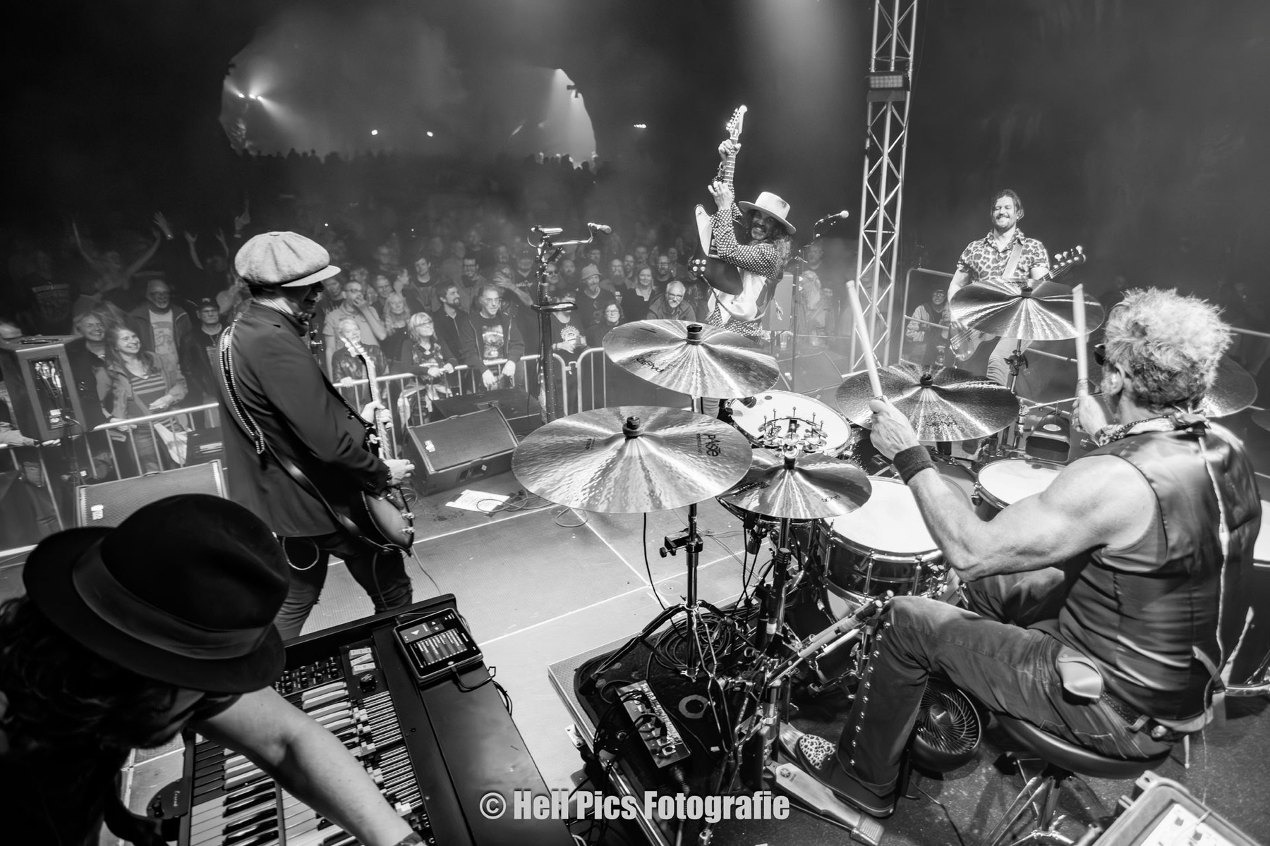 T.H. & The Boneshakerz live